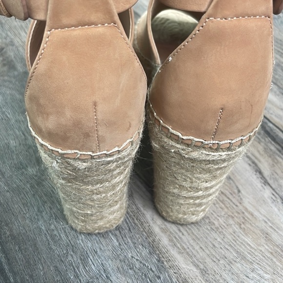 Marc Fisher Mlannie Tan Wedge Sandal, size 8 - Picture 8 of 9